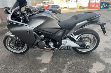 Мотоцикл Спорт-туризм Honda VFR 1200F 2010 в 