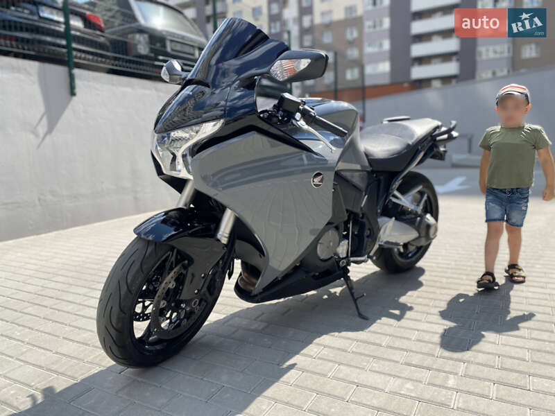Мотоцикл Спорт-туризм Honda VFR 1200F 2010 в Броварах