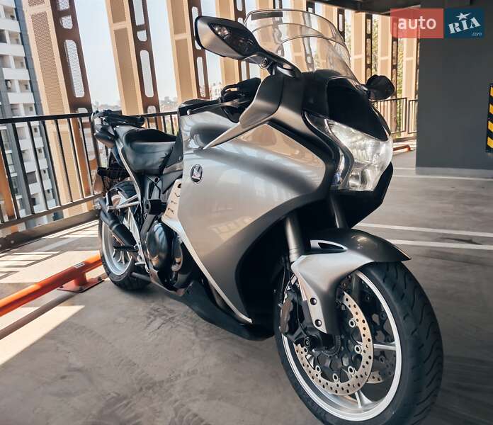 Мотоцикл Спорт-туризм Honda VFR 1200F 2010 в Харькове