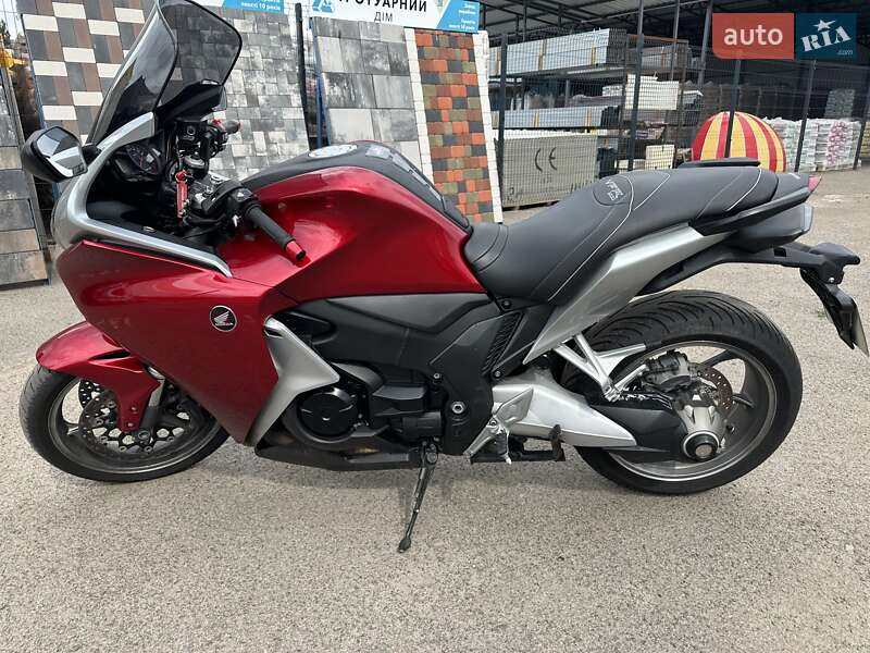 Мотоцикл Спорт-туризм Honda VFR 1200F 2010 в 
