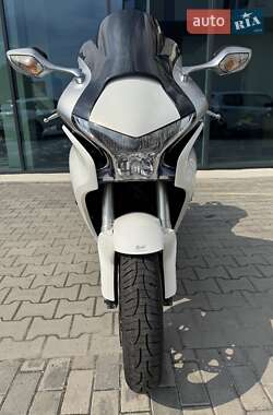 Мотоцикл Спорт-туризм Honda VFR 1200F 2010 в 