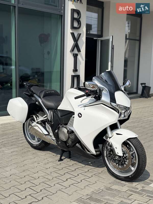 Мотоцикл Спорт-туризм Honda VFR 1200F 2010 в Ровно