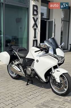 Мотоцикл Спорт-туризм Honda VFR 1200F 2010 в 