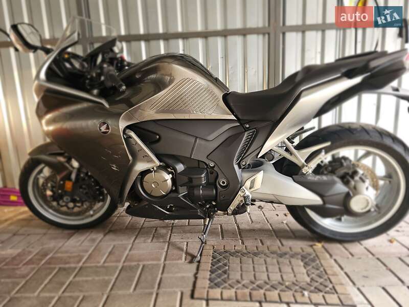 Мотоцикл Спорт-туризм Honda VFR 1200F 2012 в Днепре фото 3 Мотоцикл Спорт-туризм Honda VFR 1200F 2012 в Днепре