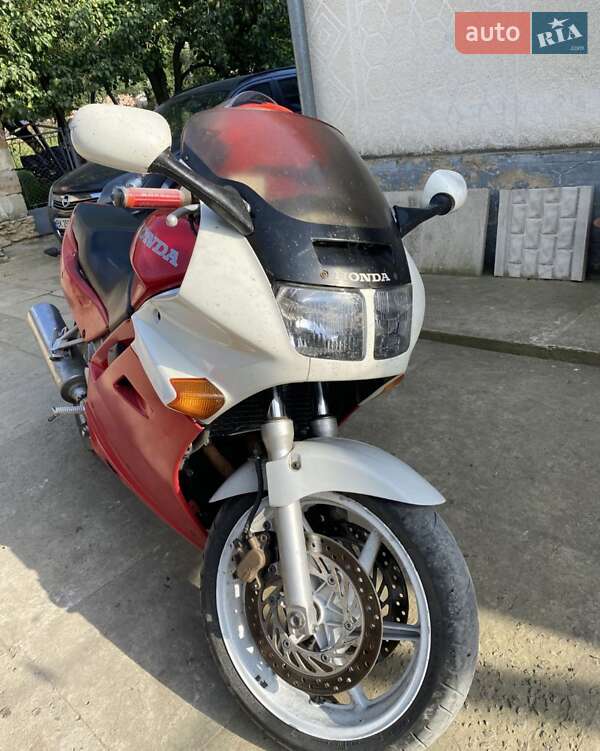 Спортбайк Honda VFR 750F 1990 в Ратным