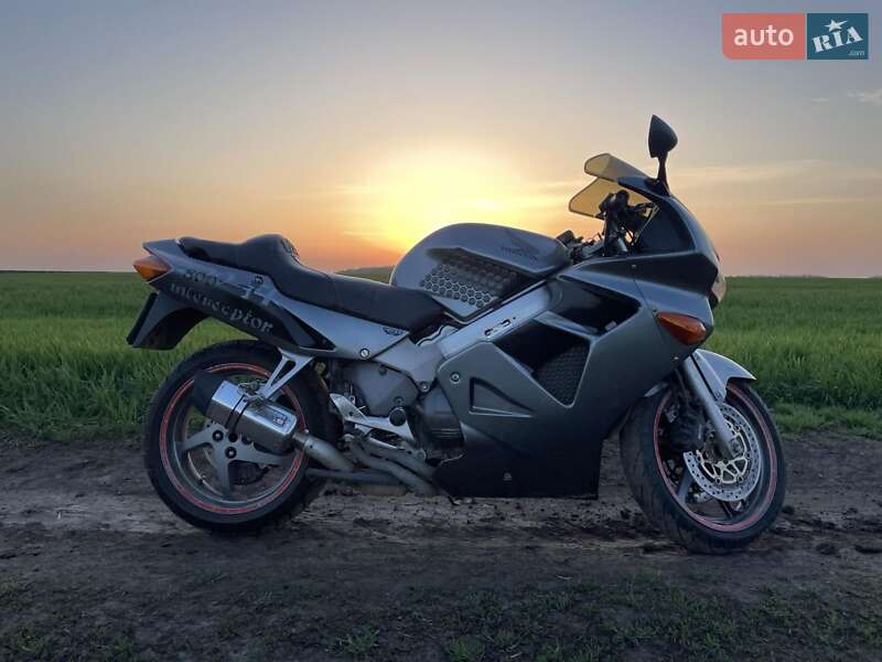 Мотоцикл Спорт-туризм Honda VFR 800 2001 в Звенигородці фото 11 Мотоцикл Спорт-туризм Honda VFR 800 2001 в Звенигородці