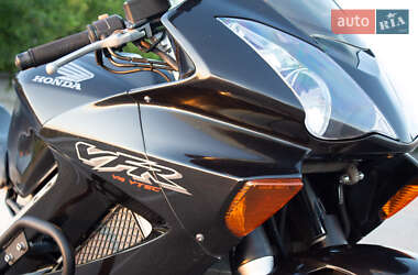 Мотоцикл Спорт-туризм Honda VFR 800 2003 в  фото 4 Мотоцикл Спорт-туризм Honda VFR 800 2003 в