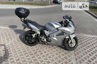 Мотоцикл Спорт-туризм Honda VFR 800F Interceptor 2002 в 