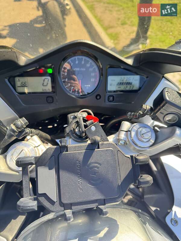 Мотоцикл Спорт-туризм Honda VFR 800F Interceptor 2004 в Смеле фото 13 Мотоцикл Спорт-туризм Honda VFR 800F Interceptor 2004 в Смеле