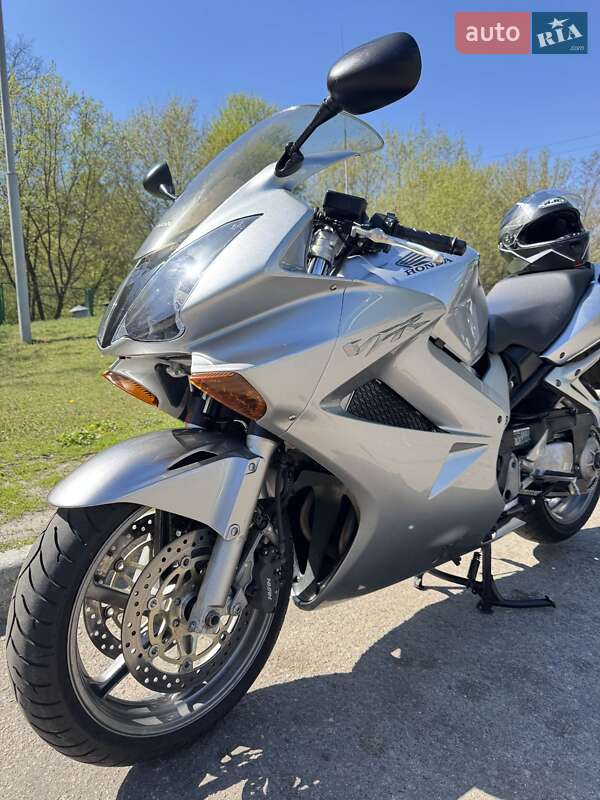 Мотоцикл Спорт-туризм Honda VFR 800F Interceptor 2004 в Смеле фото 12 Мотоцикл Спорт-туризм Honda VFR 800F Interceptor 2004 в Смеле