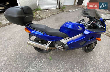 Мотоцикл Спорт-туризм Honda VFR 800F Interceptor 2000 в 