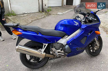 Мотоцикл Спорт-туризм Honda VFR 800F Interceptor 2000 в 