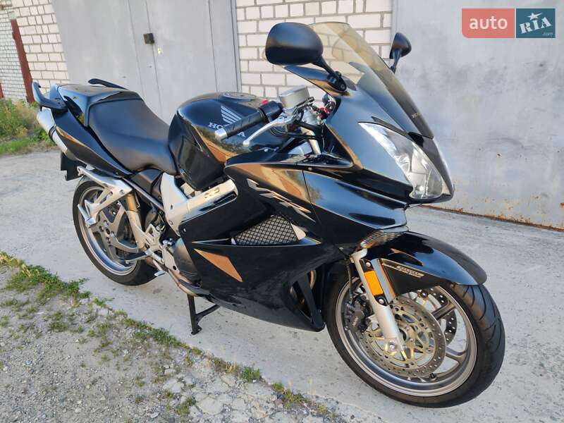 Мотоцикл Спорт-туризм Honda VFR 800F Interceptor 2008 в 
