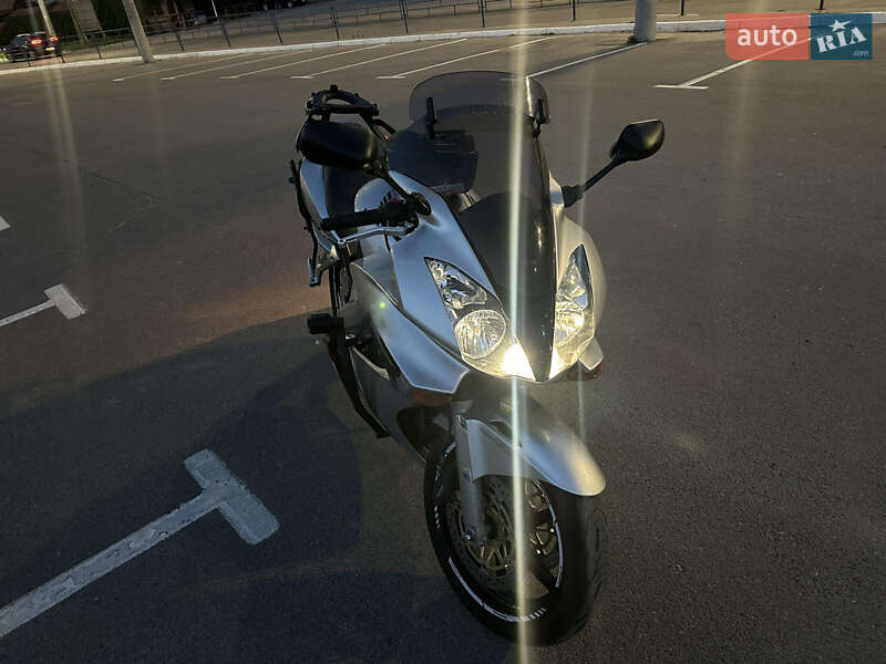 Мотоцикл Спорт-туризм Honda VFR 800F Interceptor 2002 в Тернополе