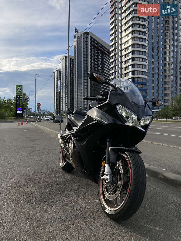 Мотоцикл Спорт-туризм Honda VFR 800F Interceptor 2015 в 