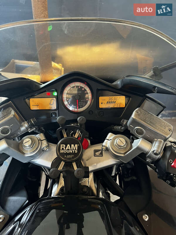 Мотоцикл Спорт-туризм Honda VFR 800F Interceptor 2008 в Лохвиці фото 7 Мотоцикл Спорт-туризм Honda VFR 800F Interceptor 2008 в Лохвиці