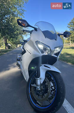 Мотоцикл Спорт-туризм Honda VFR 800F Interceptor 2016 в 