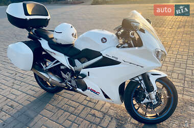 Мотоцикл Спорт-туризм Honda VFR 800F Interceptor 2016 в 