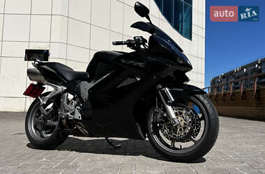 Мотоцикл Спорт-туризм Honda VFR 800F Interceptor 2006 в 