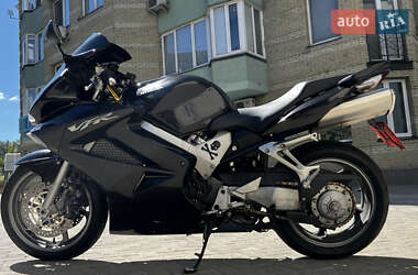 Мотоцикл Спорт-туризм Honda VFR 800F Interceptor 2006 в 