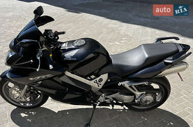 Мотоцикл Спорт-туризм Honda VFR 800F Interceptor 2006 в 