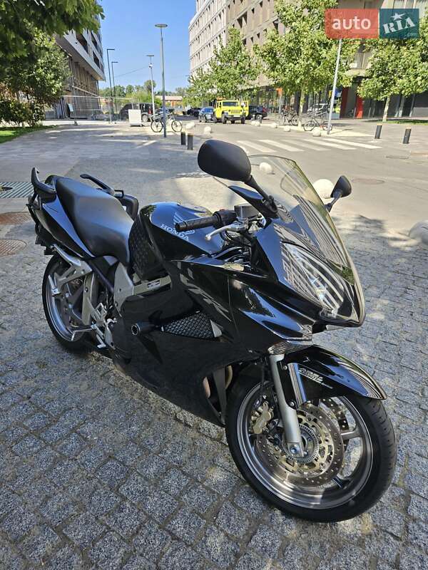 Мотоцикл Спорт-туризм Honda VFR 800F Interceptor 2006 в 