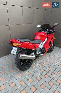 Мотоцикл Спорт-туризм Honda VFR 800F Interceptor 1999 в 