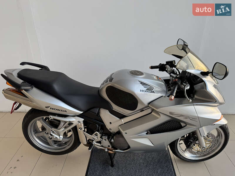 Мотоцикл Спорт-туризм Honda VFR 800F Interceptor 2004 в Києві фото 5 Мотоцикл Спорт-туризм Honda VFR 800F Interceptor 2004 в Києві