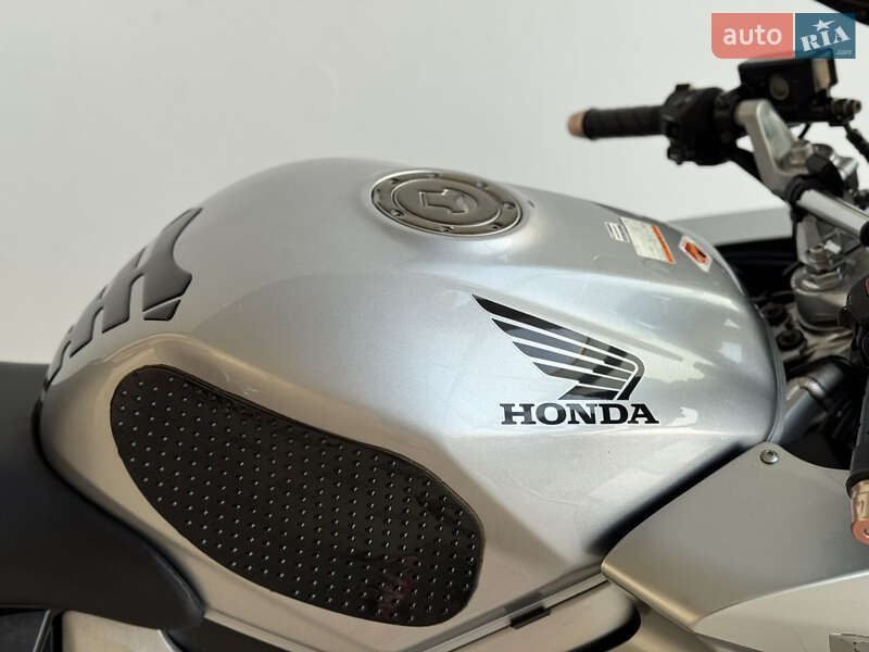 Мотоцикл Спорт-туризм Honda VFR 800F Interceptor 2004 в Киеве