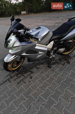 Мотоцикл Спорт-туризм Honda VFR 800F Interceptor 2005 в 