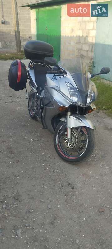 Мотоцикл Спорт-туризм Honda VFR 800F Interceptor 2004 в Бердичеві