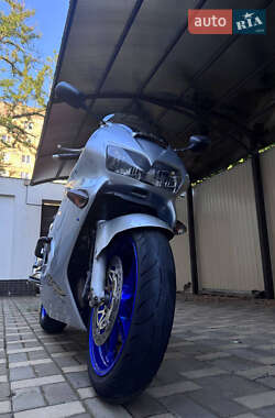 Мотоцикл Спорт-туризм Honda VFR 800F Interceptor 1998 в 