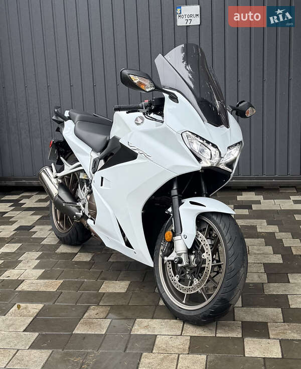 Мотоцикл Спорт-туризм Honda VFR 800F Interceptor 2014 в Новомосковську фото 3 Мотоцикл Спорт-туризм Honda VFR 800F Interceptor 2014 в Новомосковську