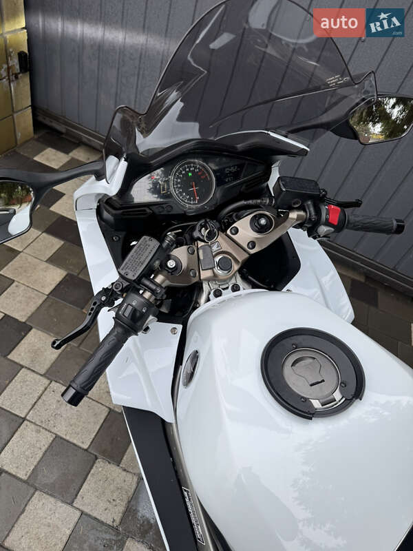 Мотоцикл Спорт-туризм Honda VFR 800F Interceptor 2014 в Новомосковську фото 10 Мотоцикл Спорт-туризм Honda VFR 800F Interceptor 2014 в Новомосковську