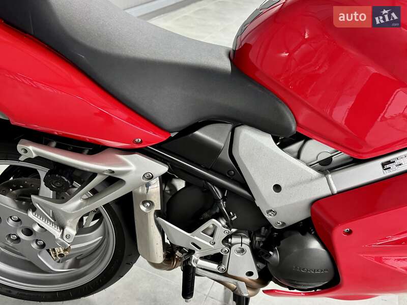 Мотоцикл Спорт-туризм Honda VFR 800F Interceptor 2005 в Хмельницькому фото 9 Мотоцикл Спорт-туризм Honda VFR 800F Interceptor 2005 в Хмельницькому