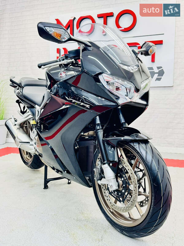 Спортбайк Honda VFR 800F Interceptor 2014 в Одессе фото 3 Спортбайк Honda VFR 800F Interceptor 2014 в Одессе