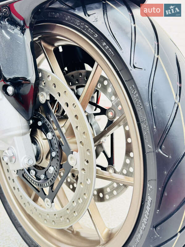 Спортбайк Honda VFR 800F Interceptor 2014 в Одессе фото 13 Спортбайк Honda VFR 800F Interceptor 2014 в Одессе