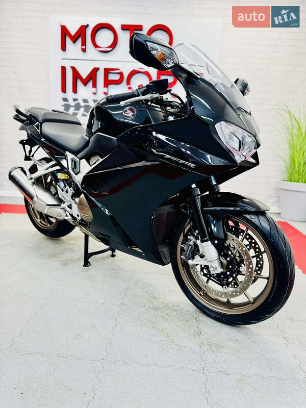 Спортбайк Honda VFR 800F Interceptor 2014 в Одессе фото 30 Спортбайк Honda VFR 800F Interceptor 2014 в Одессе