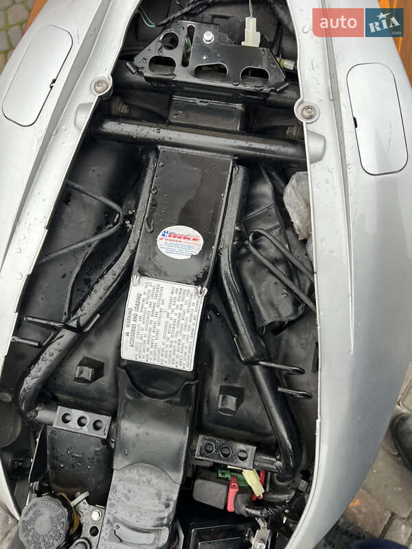 Мотоцикл Спорт-туризм Honda VFR 800F Interceptor 2002 в Буську