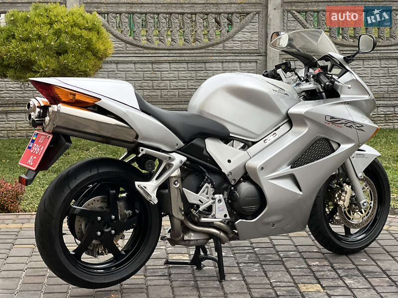 Мотоцикл Спорт-туризм Honda VFR 800F Interceptor 2002 в Буську