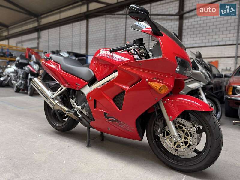 Honda VFR 800F Interceptor 2000