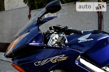 Мотоцикл Спорт-туризм Honda VFR 2002 в Ровно