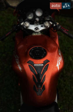 Спортбайк Honda VTR 1000F 2001 в 
