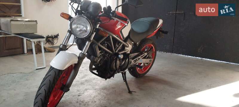 Мотоцикл Без обтікачів (Naked bike) Honda VTR 250 1999 в Харкові