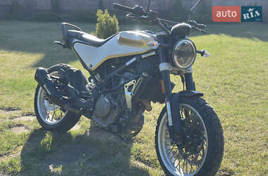 Мотоцикл Без обтекателей (Naked bike) Husqvarna Svartpilen 401 2019 в 