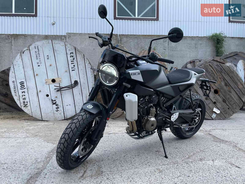 Скремблер Husqvarna Svartpilen 801 2024 в Николаеве