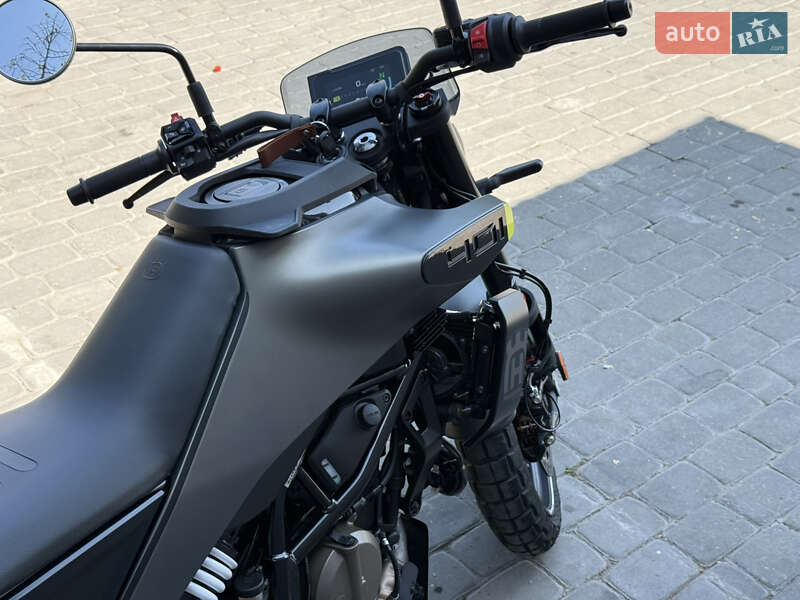 Мотоцикл Без обтікачів (Naked bike) Husqvarna Svartpilen 2024 в Кам'янець-Подільському