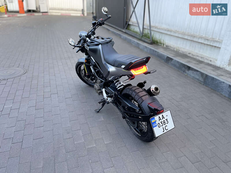 Скремблер Husqvarna Svartpilen 2020 в Києві