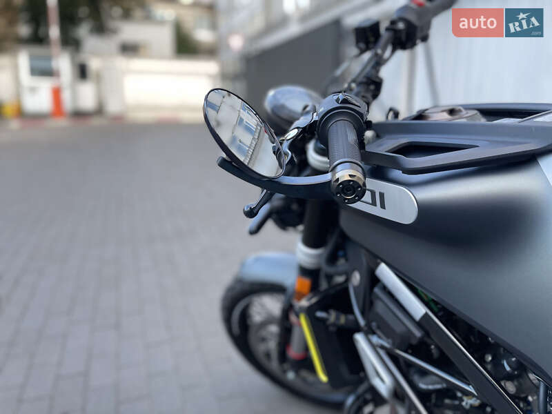 Скремблер Husqvarna Svartpilen 2020 в Києві