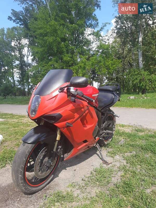 Спортбайк Hyosung GT 250R 2008 в Чутове